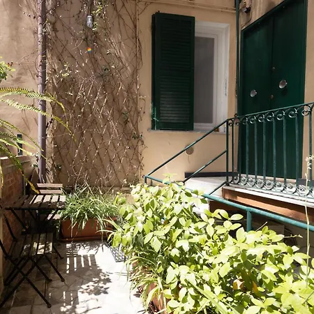 C-44 Historic Stairway Authentic Charming With Aircon In Historic Building Up To 6ppl Newly Renovated *