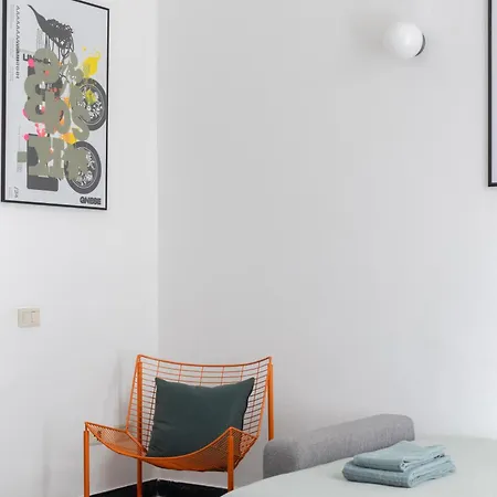 C-44 Historic Stairway Authentic Charming With Aircon In Historic Building Up To 6ppl Newly Renovated