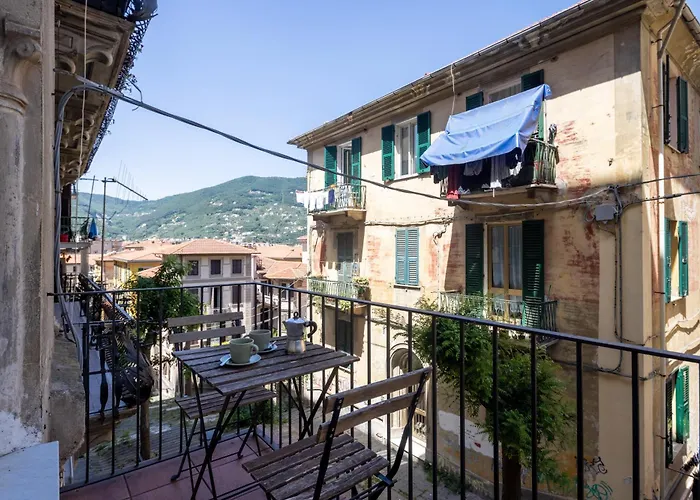 C-44 Historic Stairway Authentic Charming With Aircon In Historic Building Up To 6ppl Newly Renovated アパート ラ・スペツィア