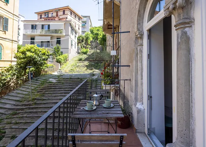 アパート C-44 Historic Stairway Authentic Charming With Aircon In Historic Building Up To 6ppl Newly Renovated *