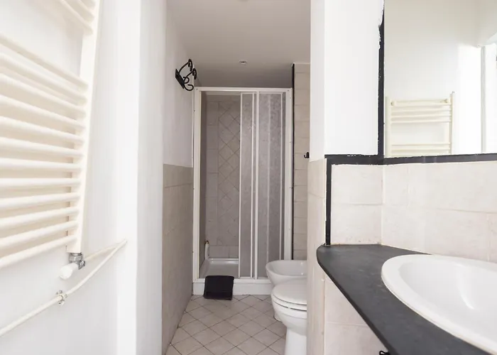 アパート C-44 Historic Stairway Authentic Charming With Aircon In Historic Building Up To 6ppl Newly Renovated *