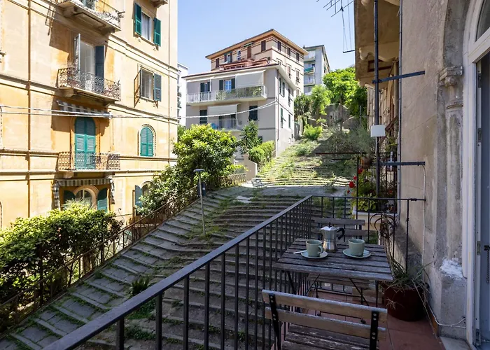 C-44 Historic Stairway Authentic Charming With Aircon In Historic Building Up To 6ppl Newly Renovated アパート