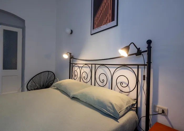 C-44 Historic Stairway Authentic Charming With Aircon In Historic Building Up To 6ppl Newly Renovated アパート ラ・スペツィア