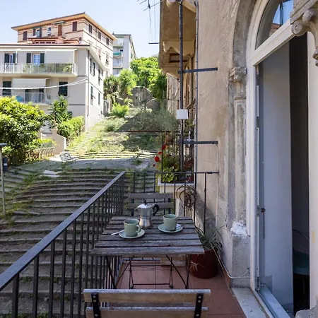 شقة C-44 Historic Stairway Authentic Charming With Aircon In Historic Building Up To 6ppl Newly Renovated *