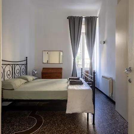 C44 Historic Stairway Authentic Charming With Aircon In Historic Building Up To 6ppl Newly Renovated *