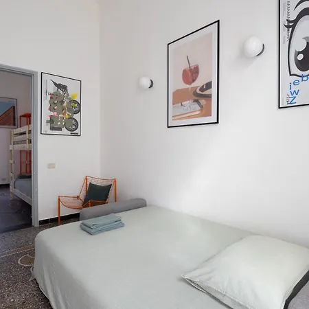 شقة C-44 Historic Stairway Authentic Charming With Aircon In Historic Building Up To 6ppl Newly Renovated لا سبيتسْيا